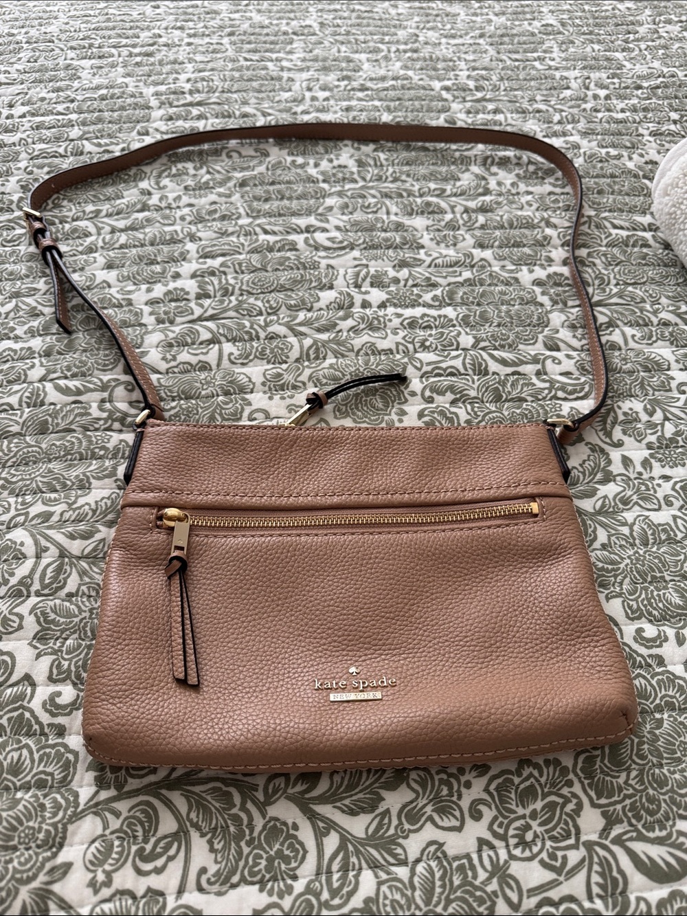 kate spade pebble leather crossbody in dusty rose with gold-tone hardware